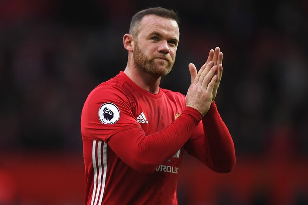 MANCHESTER, ENGLAND - NOVEMBER 19:  Wayne Rooney of Manchester United shows appreciation to the fans after the final whistle during the Premier League match between Manchester United and Arsenal at Old Trafford on November 19, 2016 in Manchester, England.  (Photo by Shaun Botterill/Getty Images)