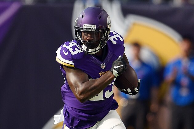 MINNEAPOLIS, MN - NOVEMBER 06:  Ronnie Hillman #33 of the Minnesota Vikings runs for yards during a game against the Detroit Lions at U.S. Bank Stadium on November 6, 2016 in Minneapolis, Minnesota.  The Lions defeated the Vikings 22-16 in overtime.  (Photo by Stacy Revere/Getty Images)