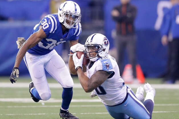 INDIANAPOLIS, IN - NOVEMBER 20:  Rishard Matthews #18 of the Tennessee Titans makes a catch while being guarded by Rashaan Melvin #30 of the Indianapolis Colts during the second half of the game at Lucas Oil Stadium on November 20, 2016 in Indianapolis, Indiana.  (Photo by Andy Lyons/Getty Images)