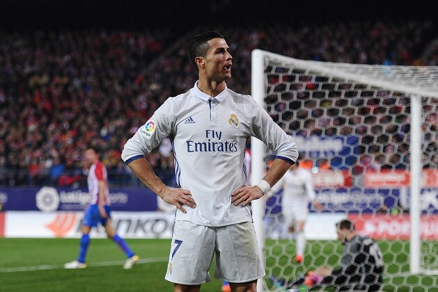 MADRID, SPAIN - NOVEMBER 19:  Cristiano Ronaldo of Real Madrid celebrate after scoring Real's 3rd goal during the La Liga match between Club Atletico de Madrid and Real Madrid CF at Vicente Calderon Stadium on November 19, 2016 in Madrid, Spain.  (Photo by Denis Doyle/Getty Images)