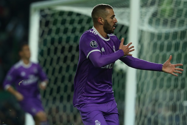 LISBON, PORTUGAL - NOVEMBER 22:  Real Madrid's forward Karim Benzema from France celebrates after scoring a goal during the UEFA Champions League match between Sporting Clube de Portugal and Real Madrid CF at Estadio Jose Alvalade on November 22, 2016 in Lisbon, Portugal.  (Photo by Gualter Fatia/Getty Images)