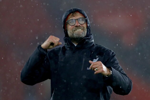 SOUTHAMPTON, ENGLAND - NOVEMBER 19:  Jurgen Klopp, Manager of Liverpool shows appreciation to the fans after the final whislte during the Premier League match between Southampton and Liverpool at St Mary's Stadium on November 19, 2016 in Southampton, England.  (Photo by Clive Rose/Getty Images)
