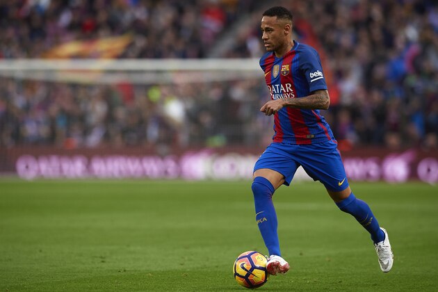 BARCELONA, SPAIN - NOVEMBER 19:  Neymar JR of Barcelona runs with the ball during the La Liga match between FC Barcelona and Malaga CF at Camp Nou stadium on November 19, 2016 in Barcelona, Spain.  (Photo by Manuel Queimadelos Alonso/Getty Images)