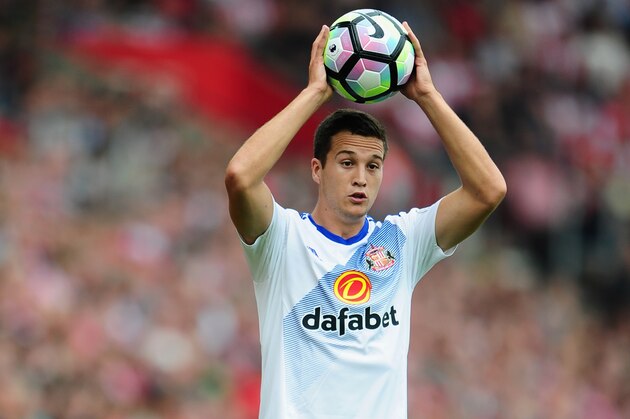 SOUTHAMPTON, UNITED KINGDOM - AUGUST 27: Javier Manquillo of Sunderland during the Premier League match between Southampton and Sunderland at St Mary's Stadium on August 27, 2016 in Southampton, England. (Photo by Harry Trump/Getty Images)