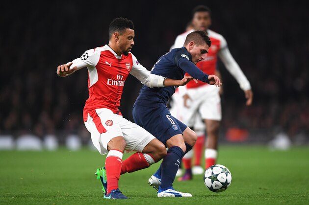 LONDON, ENGLAND - NOVEMBER 23: Francis Coquelin of Arsenal (L) and Marco Verratti of PSG (R) battle for possession during the UEFA Champions League Group A match between Arsenal FC and Paris Saint-Germain at the Emirates Stadium on November 23, 2016 in London, England.  (Photo by Shaun Botterill/Getty Images)