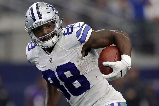 ARLINGTON, TX - NOVEMBER 20:   Dez Bryant #88 of the Dallas Cowboys runs after catching a pass against the Baltimore Ravens at AT&T Stadium on November 20, 2016 in Arlington, Texas.  (Photo by Ronald Martinez/Getty Images)