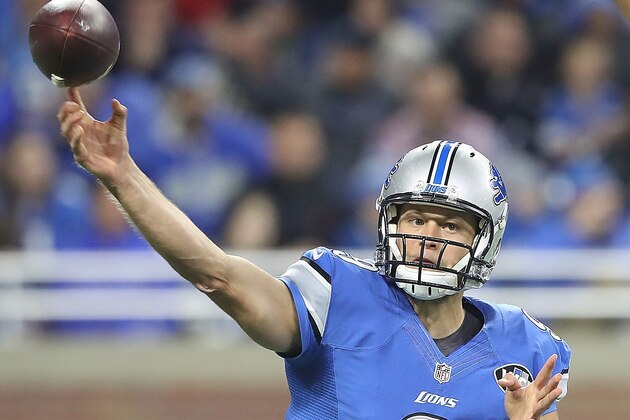 DETROIT, MI - NOVEMBER 20: Quarterback Matthew Stafford #9 of the Detroit Lions looks down field against the Jacksonville Jaguars during first half action at Ford Field on November 20, 2016 in Detroit, Michigan. (Photo by Leon Halip/Getty Images)