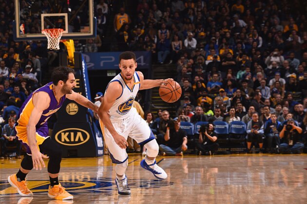OAKLAND, CA - NOVEMBER 23:  Stephen Curry #30 of the Golden State Warriors handles the ball against the Los Angeles Lakers on November 23, 2016 at ORACLE Arena in Oakland, California. NOTE TO USER: User expressly acknowledges and agrees that, by downloading and or using this photograph, user is consenting to the terms and conditions of Getty Images License Agreement. Mandatory Copyright Notice: Copyright 2016 NBAE (Photo by Noah Graham/NBAE via Getty Images)