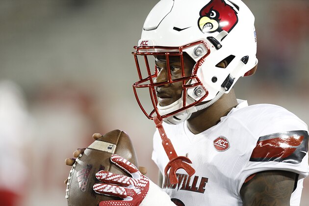HOUSTON, TX - NOVEMBER 17: Quarterback Lamar Jackson #8 of the Louisville Cardinals warms up before playing against the Houston Cougars at TDECU Stadium on November 17, 2016 in Houston, Texas. (Photo by Thomas B. Shea/Getty Images)