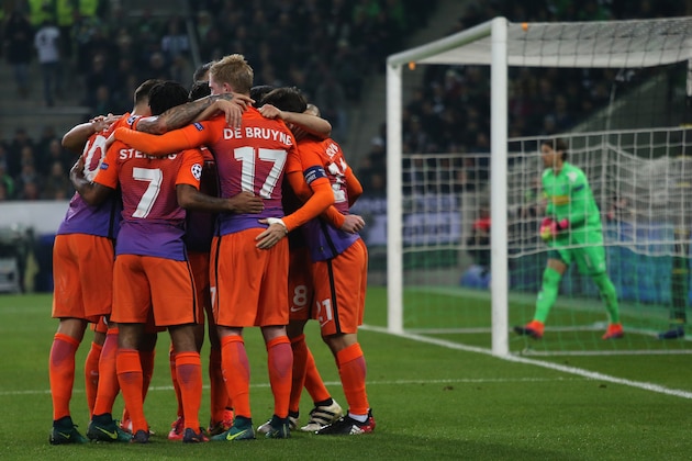 MOENCHENGLADBACH, GERMANY - NOVEMBER 23:   David Silva of Manchester City celebrates after scoring a goal to make it 1-1 during the UEFA Champions League match between VfL Borussia Moenchengladbach and Manchester City FC at Borussia-Park on November 23, 2016 in Moenchengladbach, North Rhine-Westphalia. (Photo by Matthew Ashton - AMA/Getty Images)