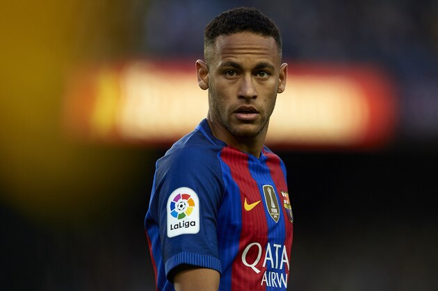 BARCELONA, SPAIN - NOVEMBER 19:  Neymar JR of Barcelona looks on during the La Liga match between FC Barcelona and Malaga CF at Camp Nou stadium on November 19, 2016 in Barcelona, Spain.  (Photo by Manuel Queimadelos Alonso/Getty Images)