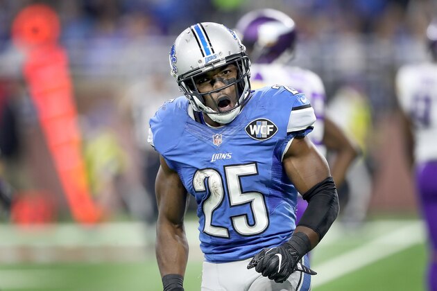 DETROIT, MI - NOVEMBER 24: Theo Riddick #25 of the Detroit Lions reacts to his second quarter run against the Minnesota Vikings at Ford Field on November 24, 2016 in Detroit, Michigan. (Photo by Leon Halip/Getty Images)