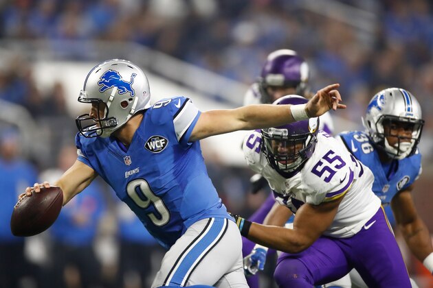 DETROIT.MI - NOVEMBER 24: Quarterback Matthew Stafford #9  of the Detroit Lions scrambles away from Anthony Barr (55) of the Minnesota Vikings during third quarter action at Ford Field on November 24, 2016 in Detroit, Michigan. (Photo by Gregory Shamus/Getty Images)