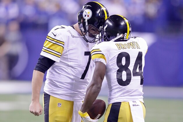 INDIANAPOLIS, IN - NOVEMBER 24:  Ben Roethlisberger #7 of the Pittsburgh Steelers and Antonio Brown #84 of the Pittsburgh Steelers react after the pair connected for a touchdown in the second quarter of the game against the Indianapolis Colts at Lucas Oil Stadium on November 24, 2016 in Indianapolis, Indiana.  (Photo by Andy Lyons/Getty Images)