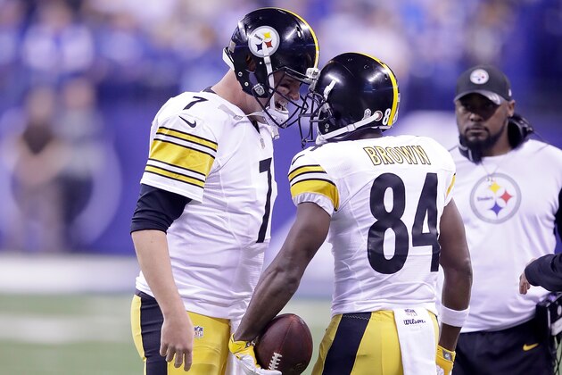 INDIANAPOLIS, IN - NOVEMBER 24:  Ben Roethlisberger #7 of the Pittsburgh Steelers and Antonio Brown #84 of the Pittsburgh Steelers react after the pair connected for a touchdown in the second quarter of the game against the Indianapolis Colts at Lucas Oil Stadium on November 24, 2016 in Indianapolis, Indiana.  (Photo by Andy Lyons/Getty Images)