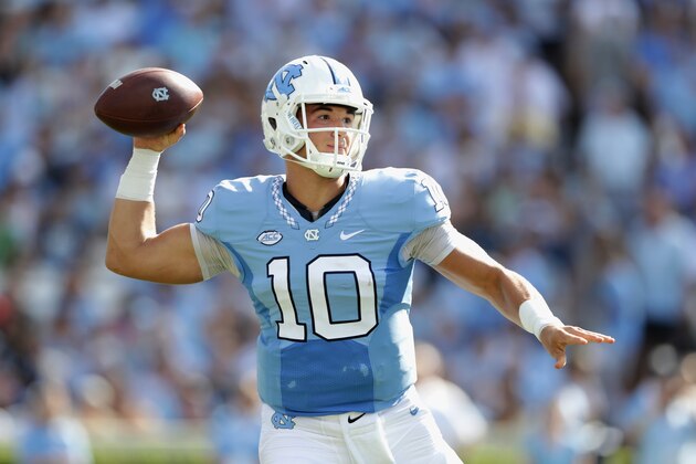 CHAPEL HILL, NC - SEPTEMBER 24:  Mitch Trubisky #10 of the North Carolina Tar Heels drops back to pass against the Pittsburgh Panthers during their game at Kenan Stadium on September 24, 2016 in Chapel Hill, North Carolina.  (Photo by Streeter Lecka/Getty Images)