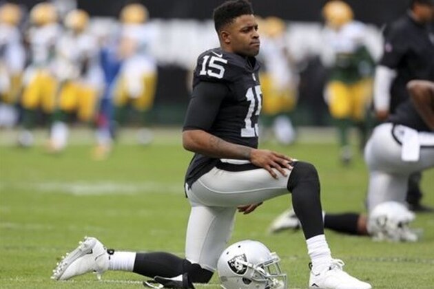 Oakland Raiders wide receiver Michael Crabtree (15) warms up before an NFL football game against the Green Bay Packers Sunday, Dec. 20, 2015, in Oakland, Calif. (AP Photo/Ryan Kang)