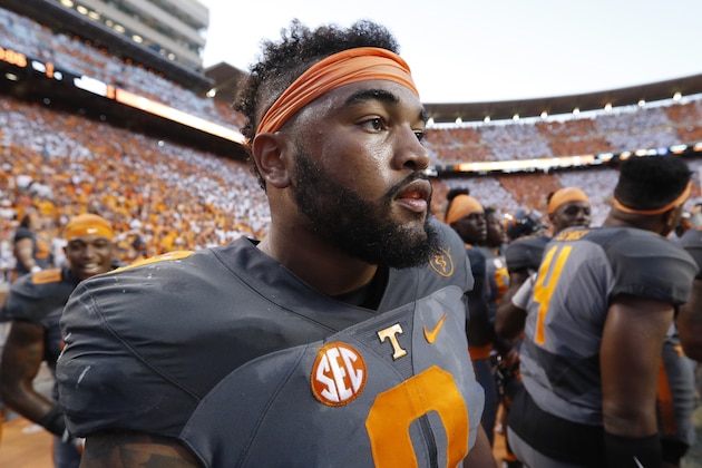 KNOXVILLE, TN - SEPTEMBER 24: Derek Barnett #9 of the Tennessee Volunteers looks on against the Florida Gators during the game at Neyland Stadium on September 24, 2016 in Knoxville, Tennessee. Tennessee defeated Florida 38-28. (Photo by Joe Robbins/Getty Images)
