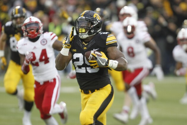 IOWA CITY, IA  - NOVEMBER 25: Running back LeShun Daniels #29 of the Iowa Hawkeyes runs up the field in front of safety Aaron Williams #24 of the Nebraska Huskers during the second quarter, on November 25, 2016 at Kinnick Stadium in Iowa City, Iowa.  (Photo by Matthew Holst/Getty Images)