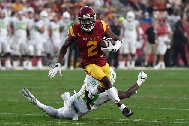 LOS ANGELES, CA - NOVEMBER 05:   Adoree' Jackson #2 of the USC Trojans carries the ball in the second quarter against the Oregon Ducks at Los Angeles Memorial Coliseum on November 5, 2016 in Los Angeles, California.  (Photo by Lisa Blumenfeld/Getty Images)