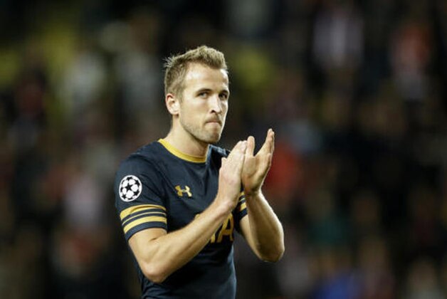 Tottenham's Harry Kane applauds the pitchafter the Champions League Group E soccer match Monaco against Tottenham at the Louis II stadium in Monaco, Tuesday, Nov. 22, 2016. (AP Photo/Claude Paris)