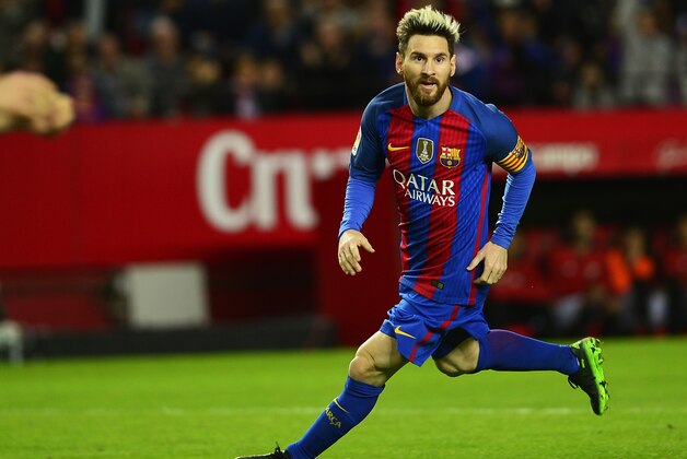 Barcelona's Argentinian forward Lionel Messi celebrates after scoring during the Spanish league football match Sevilla FC vs FC Barcelona at the Ramon Sanchez Pizjuan stadium in Sevilla on November 6, 2016. / AFP / CRISTINA QUICLER        (Photo credit should read CRISTINA QUICLER/AFP/Getty Images)