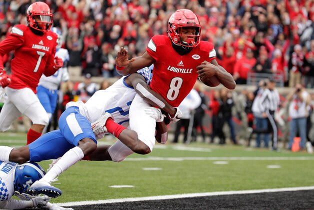 LOUISVILLE, KY - NOVEMBER 26:  Lamar Jackson #8 of the Louisville Cardinals runs  for a touchdown during the game against the Kentucky Wildcats at Papa John's Cardinal Stadium on November 26, 2016 in Louisville, Kentucky.  (Photo by Andy Lyons/Getty Images)