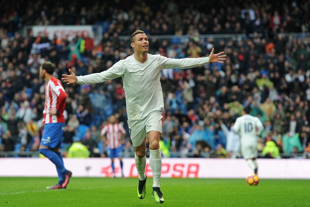 MADRID, SPAIN - NOVEMBER 26:  Cristiano Ronaldo of Real Madrid celebrates after scoring Real's 2nd goal from during the La Liga match between Real Madrid CF and Real Sporting de Gijon at Estadio Santiago Bernabeu on November 26, 2016 in Madrid, Spain.  (Photo by Denis Doyle/Getty Images)