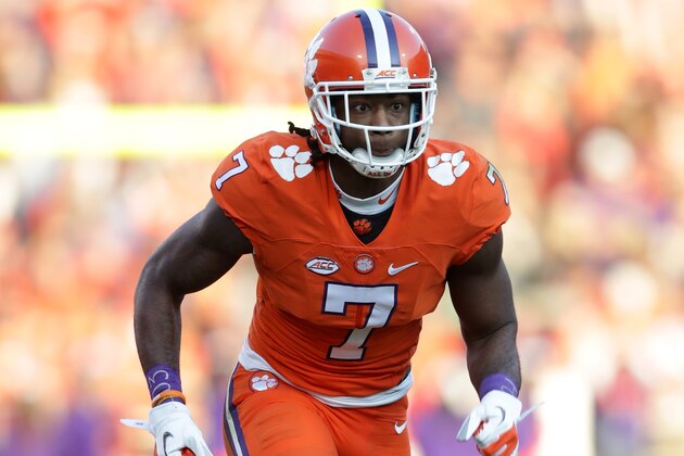CLEMSON, SC - NOVEMBER 12:  Mike Williams #7 of the Clemson Tigers in action against the Pittsburgh Panthers during their game at Memorial Stadium on November 12, 2016 in Clemson, South Carolina.  (Photo by Streeter Lecka/Getty Images)