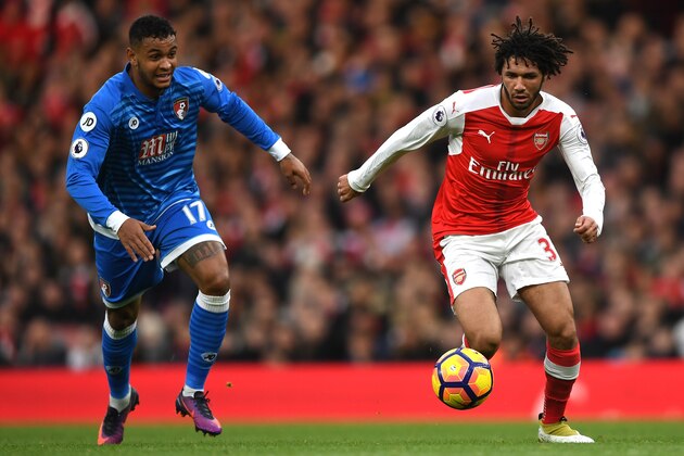LONDON, ENGLAND - NOVEMBER 27: Joshua King of AFC Bournemouth (L) and Mohamed Elneny of Arsenal (R) both chase after the ball during the Premier League match between Arsenal and AFC Bournemouth at Emirates Stadium on November 27, 2016 in London, England.  (Photo by Shaun Botterill/Getty Images)