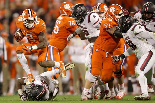 CLEMSON, SC - NOVEMBER 26:  Wayne Gallman #9 of the Clemson Tigers runs with the ball against the South Carolina Gamecocks during their game at Memorial Stadium on November 26, 2016 in Clemson, South Carolina.  (Photo by Streeter Lecka/Getty Images)