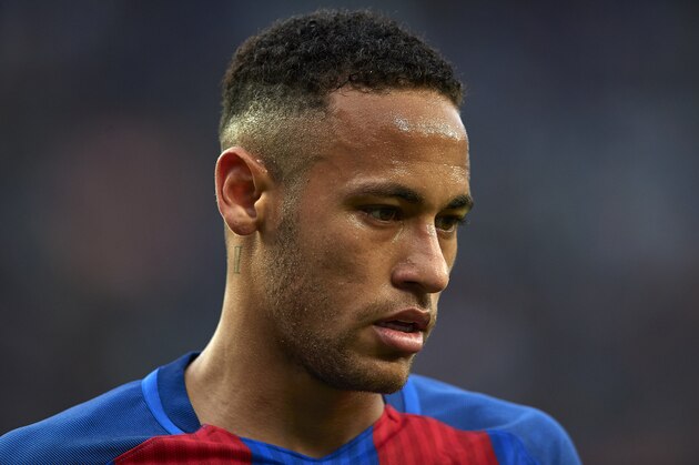 BARCELONA, SPAIN - NOVEMBER 19:  Neymar JR of Barcelona looks on during the La Liga match between FC Barcelona and Malaga CF at Camp Nou stadium on November 19, 2016 in Barcelona, Spain.  (Photo by Manuel Queimadelos Alonso/Getty Images)