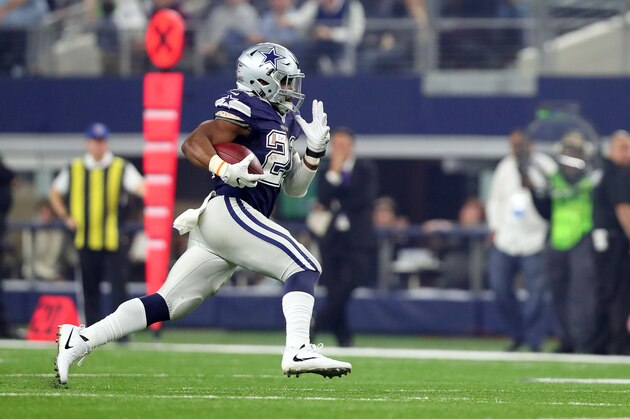 ARLINGTON, TX - NOVEMBER 24:   Ezekiel Elliott #21 of the Dallas Cowboys carries the ball during the fourth quarter against the Washington Redskins at AT&T Stadium on November 24, 2016 in Arlington, Texas.  (Photo by Tom Pennington/Getty Images)