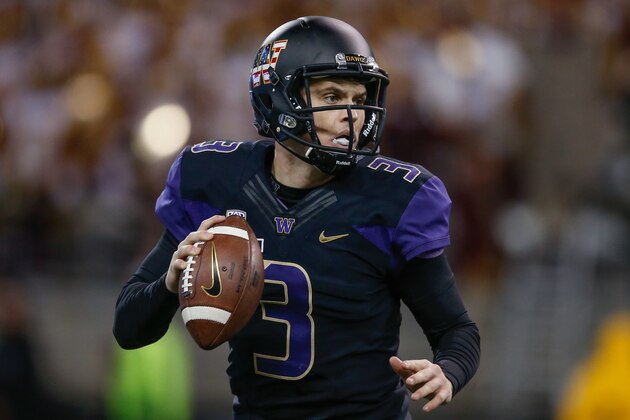 SEATTLE, WA - NOVEMBER 12:  Quarterback Jake Browning #3 of the Washington Huskies looks downfield to pass against the USC Trojans on November 12, 2016 at Husky Stadium in Seattle, Washington. The Trojans defeated the Huskies 24-13.  (Photo by Otto Greule Jr/Getty Images)