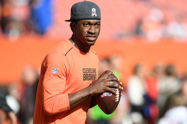 CLEVELAND, OH - NOVEMBER 06:  Robert Griffin III warms up before the game against the Dallas Cowboys at FirstEnergy Stadium on November 6, 2016 in Cleveland, Ohio.  (Photo by Jason Miller/Getty Images)