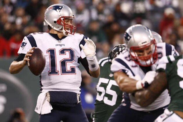 New England Patriots quarterback Tom Brady (12) looks to throw against the New York Jets during the first quarter of an NFL football game, Sunday, Nov. 27, 2016, in East Rutherford, N.J. (AP Photo/Julio Cortez)