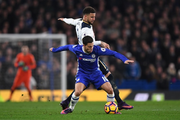 LONDON, ENGLAND - NOVEMBER 26:  Eden Hazard of Chelsea controls the ball under pressure of Kyle Walker of Tottenham Hotspur during the Premier League match between Chelsea and Tottenham Hotspur at Stamford Bridge on November 26, 2016 in London, England.  (Photo by Shaun Botterill/Getty Images)