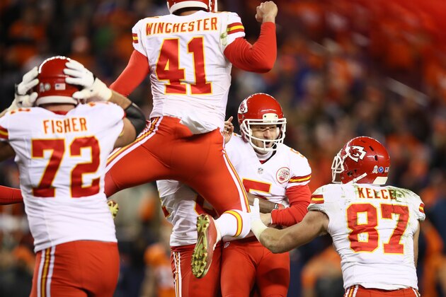 DENVER, CO - NOVEMBER 28:  The Kansas City Chiefs celebrate after Cairo Santos #5 made the game-winning field goal in overtime against the Denver Broncos at Sports Authority Field at Mile High on November 28, 2016 in Denver, Colorado. (Photo by Ezra Shaw/Getty Images)