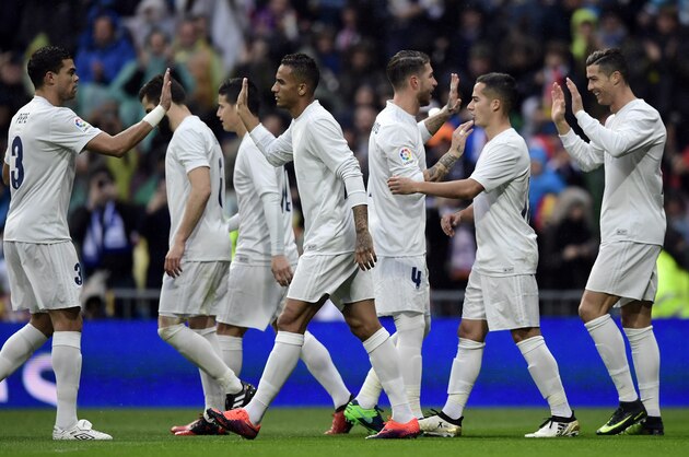 Real Madrid's Portuguese forward Cristiano Ronaldo (R) celebrates the opening goal with teammates during the Spanish league football match Real Madrid CF vs Real Sporting de Gijon at the Santiago Bernabeu stadium in Madrid on November 26, 2016. / AFP / JAVIER SORIANO        (Photo credit should read JAVIER SORIANO/AFP/Getty Images)
