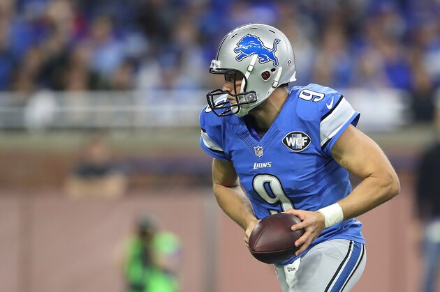 DETROIT, MI - NOVEMBER 24: Matthew Stafford #9 of the Detroit Lions hands the ball off to his running back during the second quarter of the game against the Minnesota Vikings at Ford Field on November 24, 2016 in Detroit, Michigan. (Photo by Leon Halip/Getty Images)