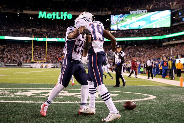 EAST RUTHERFORD, NJ - NOVEMBER 27:  Malcolm Mitchell #19 of the New England Patriots celenrates after scoring a touchdown against the New York Jets during the fourth quarter in the game at MetLife Stadium on November 27, 2016 in East Rutherford, New Jersey.  (Photo by Elsa/Getty Images)