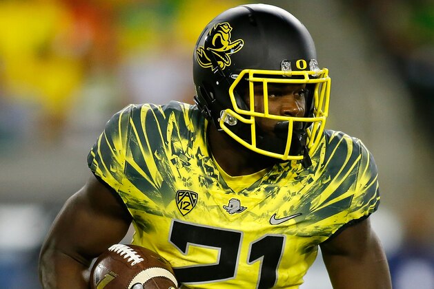 EUGENE, OR - SEPTEMBER 10:  Royce Freeman #21 of the Oregon Ducks runs the ball against the Virginia Cavaliers at Autzen Stadium on September 10, 2016 in Eugene, Oregon.  (Photo by Jonathan Ferrey/Getty Images)