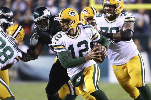 PHILADELPHIA, PA - NOVEMBER 28: Aaron Rodgers #12 of the Green Bay Packers scrambles in the pocket against the Philadelphia Eagles in the second quarter at Lincoln Financial Field on November 28, 2016 in Philadelphia, Pennsylvania. (Photo by Al Bello/Getty Images)