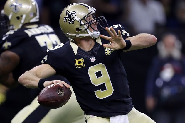 NEW ORLEANS, LA - NOVEMBER 27: Drew Brees #9 of the New Orleans Saints throws the ball during the first half of a game against the Los Angeles Rams at the Mercedes-Benz Superdome on November 27, 2016 in New Orleans, Louisiana.  (Photo by Sean Gardner/Getty Images)