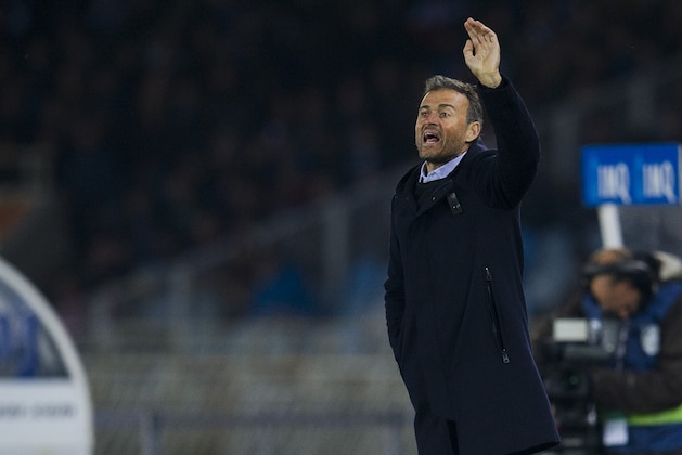 SAN SEBASTIAN, SPAIN - NOVEMBER 27:  Head coach Luis Enrique of FC Barcelona reacts during the La Liga match between Real Sociedad de Futbol and FC Barcelona at Estadio Anoeta on November 27, 2016 in San Sebastian, Spain.  (Photo by Juan Manuel Serrano Arce/Getty Images)