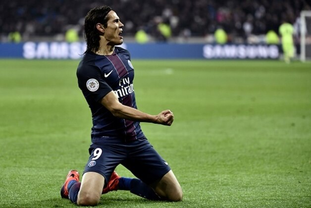 Paris Saint-Germain's Uruguayan forward Edinson Cavani reacts after scoring a goal during the French L1 football match between Olympique Lyonnais (OL) and Paris Saint-Germain (PSG) on November 27, 2016, at the Parc Olympique Lyonnais stadium in Decines-Charpieu, central-eastern France. / AFP / JEFF PACHOUD        (Photo credit should read JEFF PACHOUD/AFP/Getty Images)