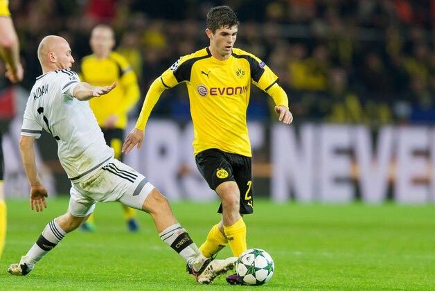 DORTMUND, GERMANY - NOVEMBER 22: Michal Pazdan of Legia Warschau and Christian Pulisic of Borussia Dortmund battle for the ball during the UEFA Champions League First Qualifying Round 2nd Leg match between Borussia Dortmund and Legia Warschau at Signal Iduna Park on November 22, 2016 in Dortmund, Germany. (Photo by TF-Images/Getty Images)