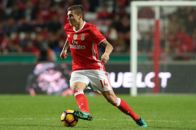 LISBON, PORTUGAL - NOVEMBER 27:  SL Benfica's defender from Sweden Victor Lindelof in action during the Primeira Liga match between SL Benfica and Moreirense FC at Estadio da Luz on November 27, 2016 in Lisbon, Portugal.  (Photo by Gualter Fatia/Getty Images)