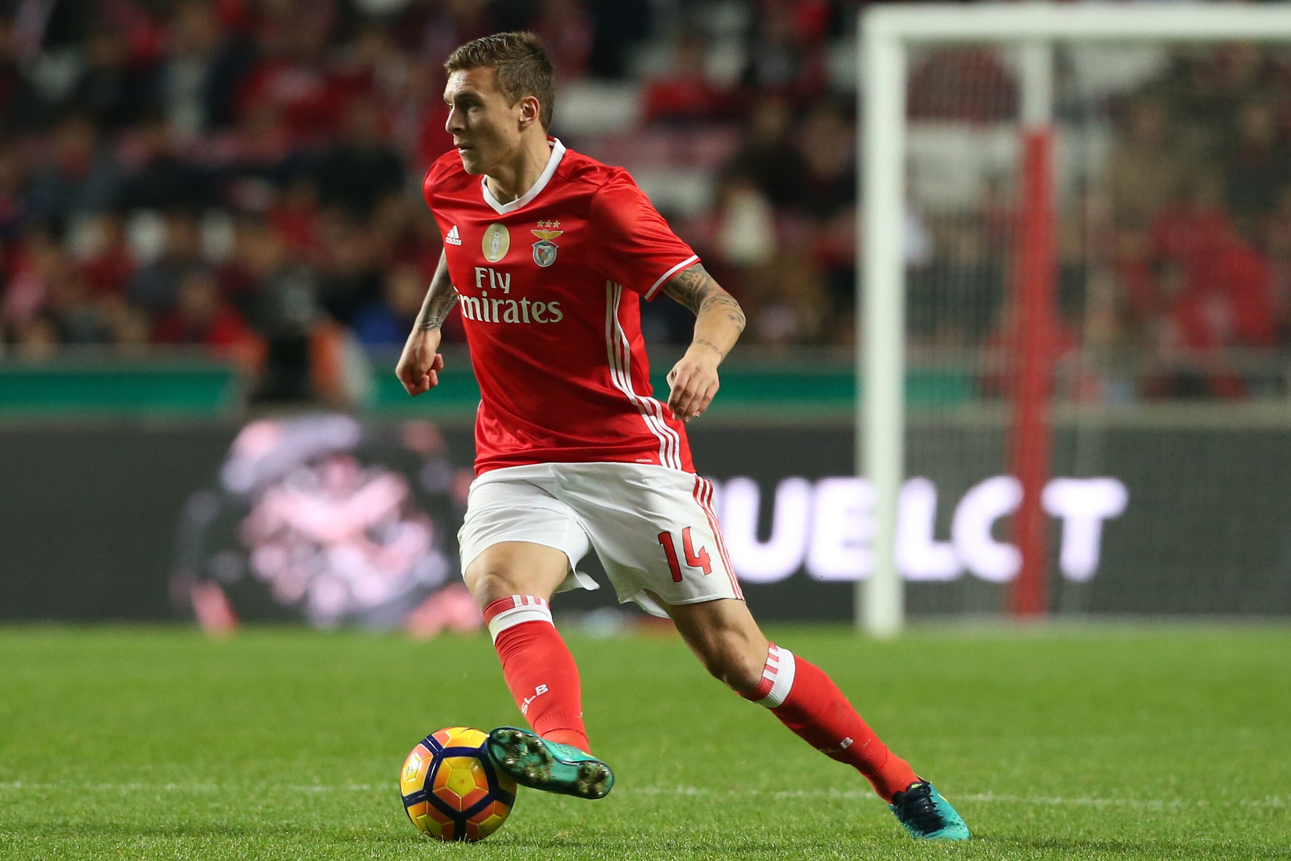 LISBON, PORTUGAL - NOVEMBER 27:  SL Benfica's defender from Sweden Victor Lindelof in action during the Primeira Liga match between SL Benfica and Moreirense FC at Estadio da Luz on November 27, 2016 in Lisbon, Portugal.  (Photo by Gualter Fatia/Getty Images)