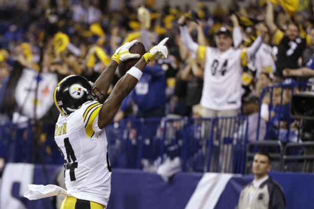 Pittsburgh Steelers' Antonio Brown celebrates after catching a 22-yard touchdown pass during the second half of the team's NFL football game against the Indianapolis Colts, Thursday, Nov. 24, 2016, in Indianapolis. (AP Photo/Michael Conroy)